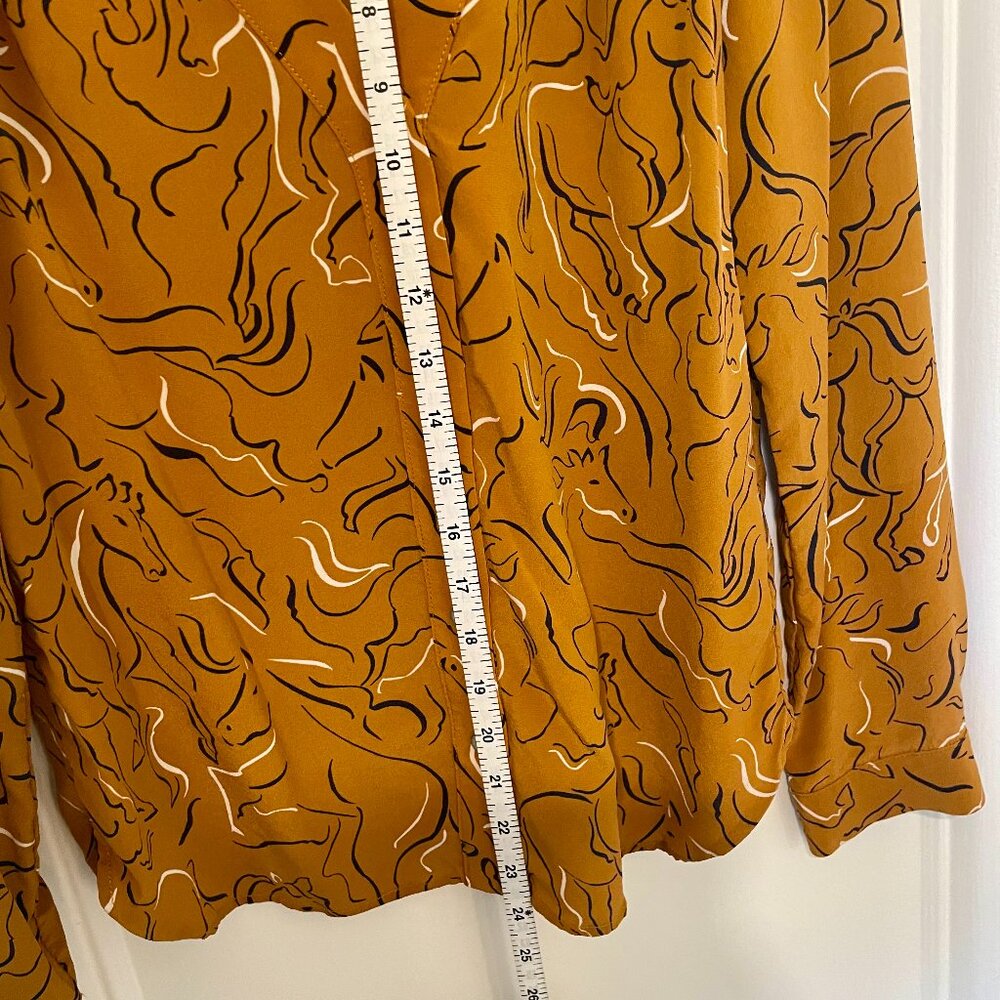 Amour Vert Women’s Kaya Silk V-Neck Blouse In Wild Horse Print - Picture 8 of 8